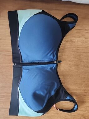 Champion Mint and Black Zipper-Front Sports Bra